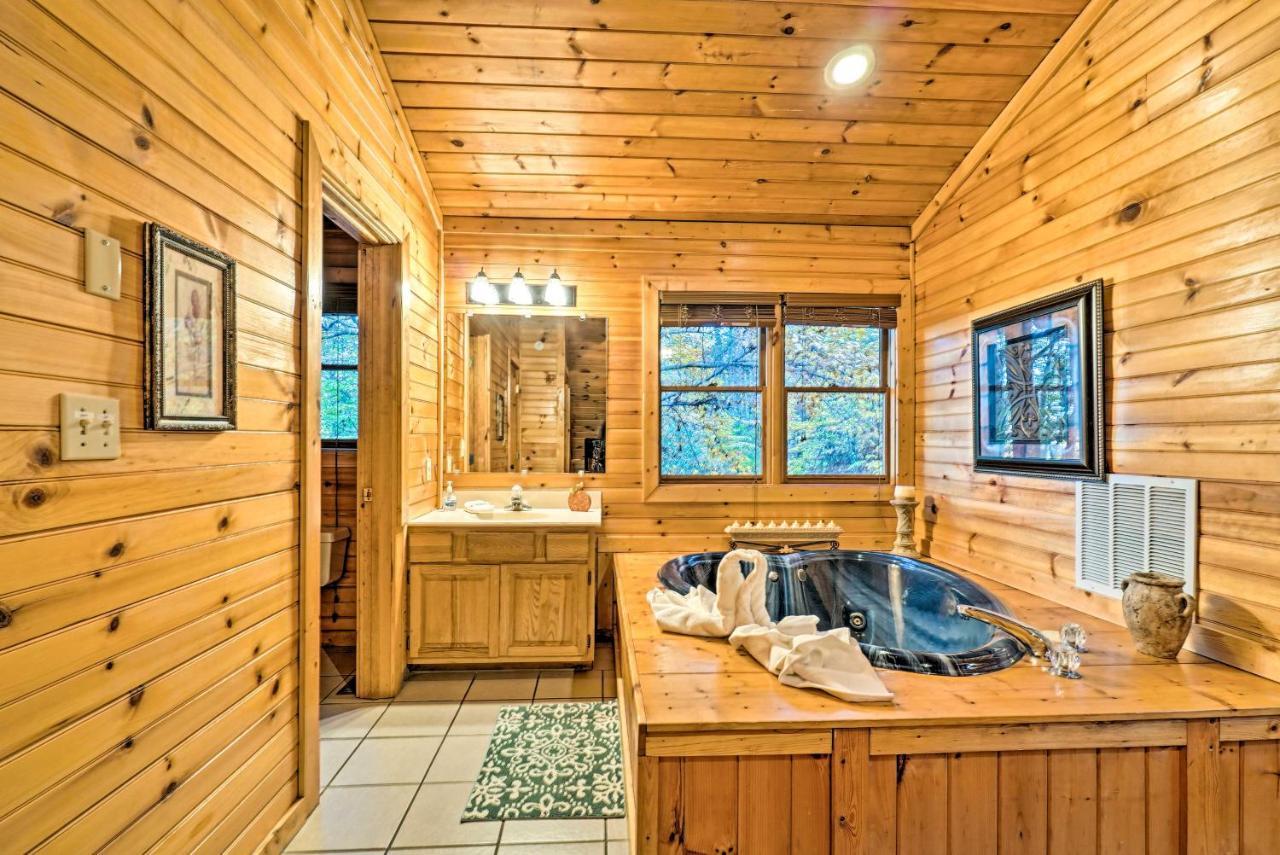 Grin N Bear It Cabin With Hot Tub And Fire Pit! Pigeon Forge Buitenkant foto