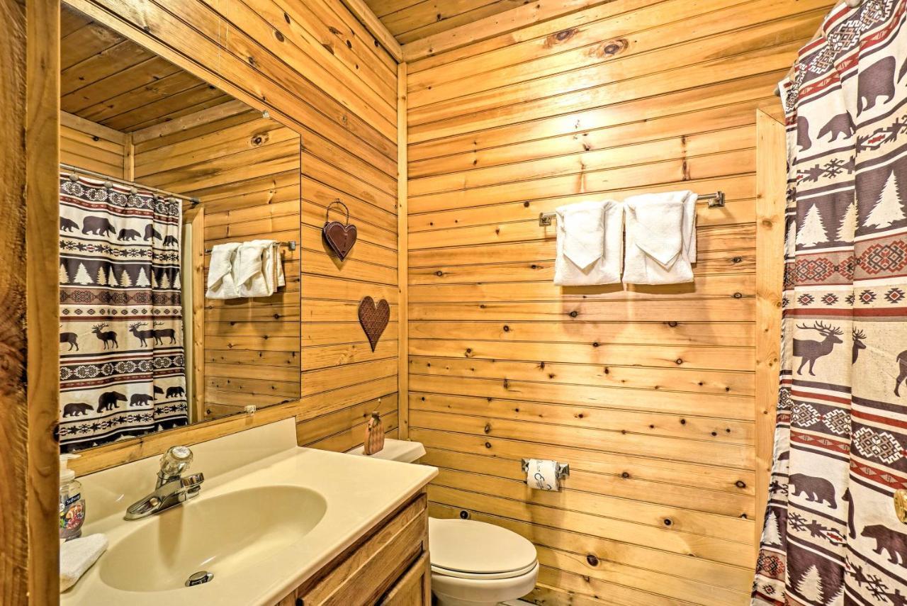 Grin N Bear It Cabin With Hot Tub And Fire Pit! Pigeon Forge Buitenkant foto