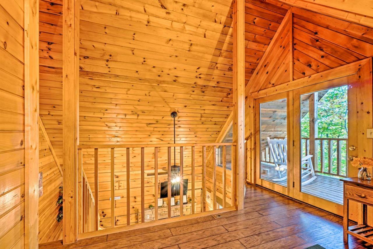 Grin N Bear It Cabin With Hot Tub And Fire Pit! Pigeon Forge Buitenkant foto