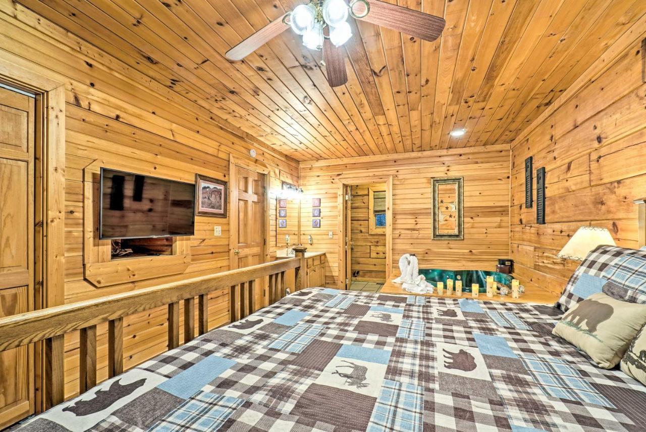 Grin N Bear It Cabin With Hot Tub And Fire Pit! Pigeon Forge Buitenkant foto