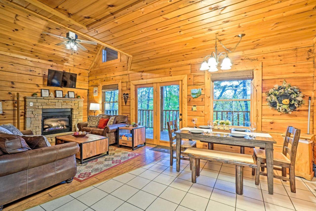 Grin N Bear It Cabin With Hot Tub And Fire Pit! Pigeon Forge Buitenkant foto