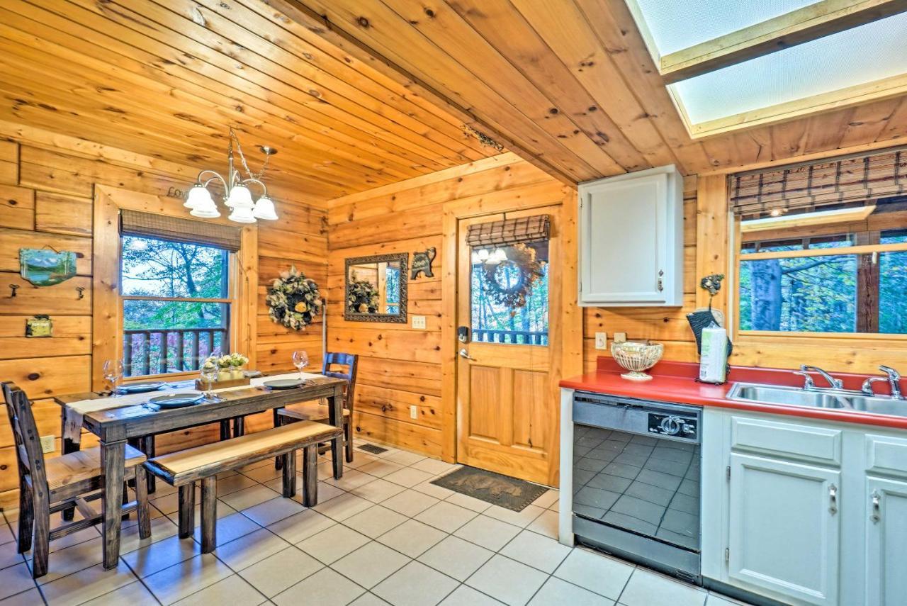 Grin N Bear It Cabin With Hot Tub And Fire Pit! Pigeon Forge Buitenkant foto
