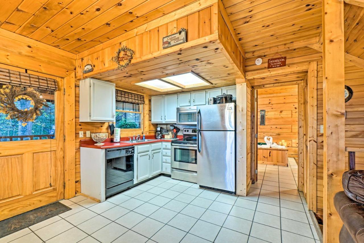 Grin N Bear It Cabin With Hot Tub And Fire Pit! Pigeon Forge Buitenkant foto